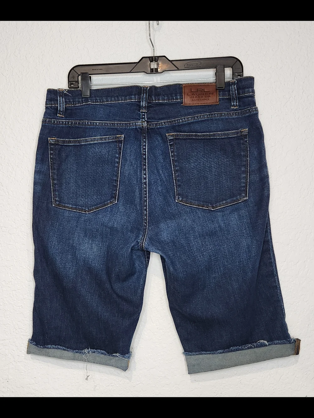 Lauren Ralph Lauren Women's Dark Blue Denim Cut-Off Jeans Shorts.